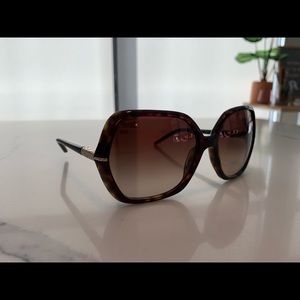 Burberry Women’s oversized Sunglasses